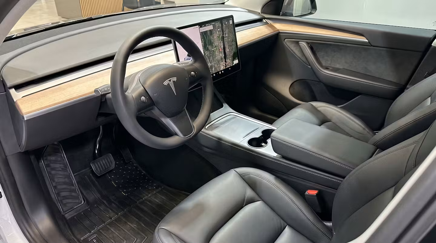 Tesla interiør luktfjerning ozonbehandling Arena Bil